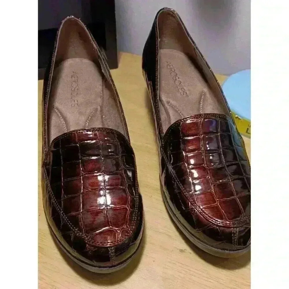 AEROSOLES Women's Croc-Embossed Patent Loafers in Burgundy